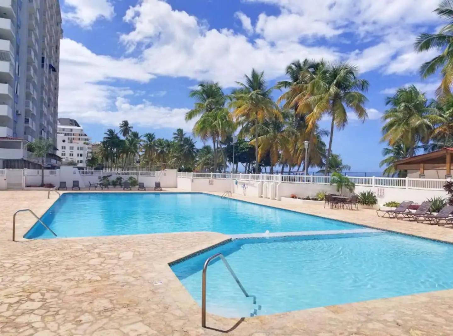Sunset Paradise Cozy Beachfront Escape - Isla Verde San Juan Dış mekan fotoğraf