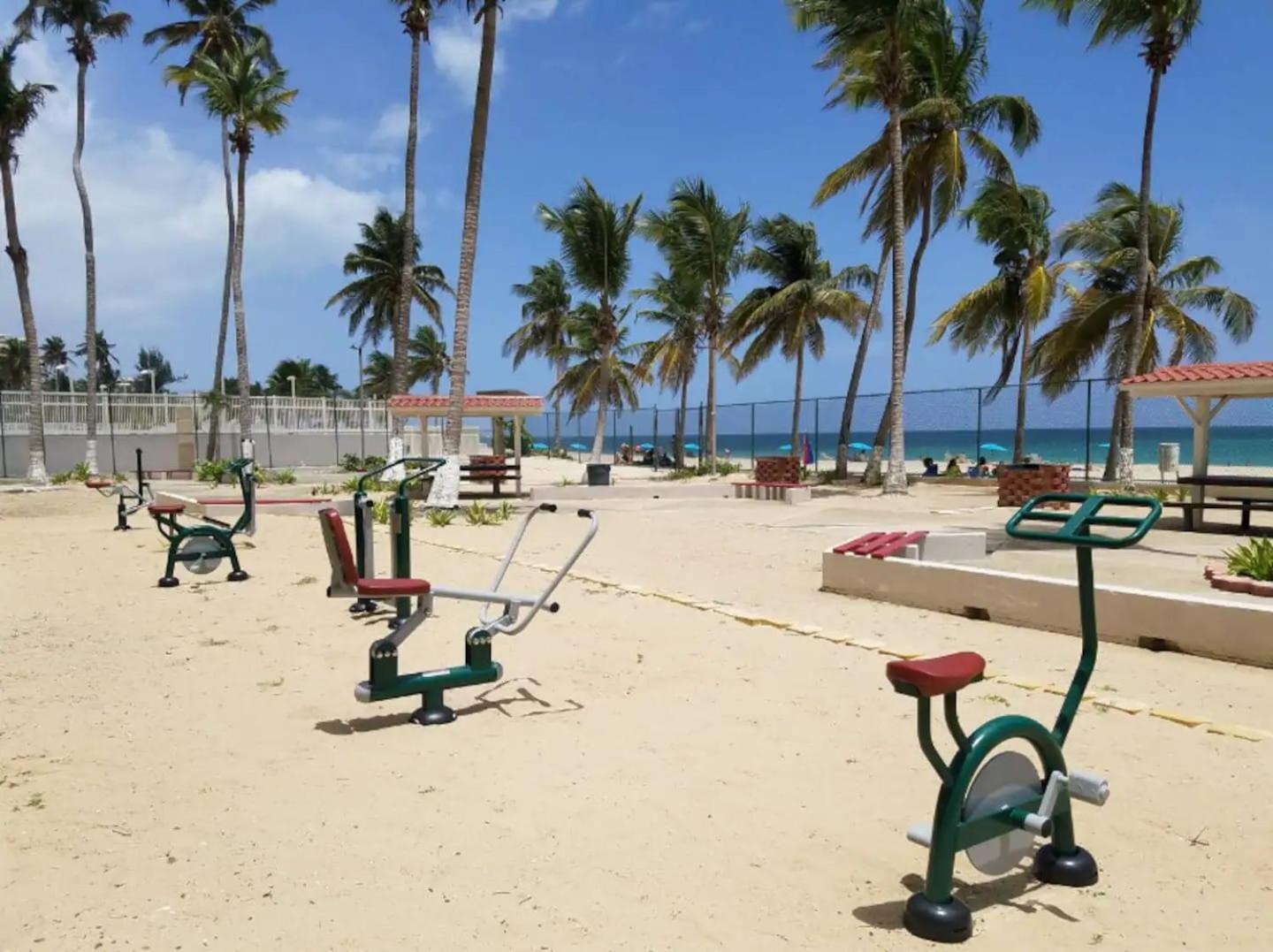 Sunset Paradise Cozy Beachfront Escape - Isla Verde San Juan Dış mekan fotoğraf
