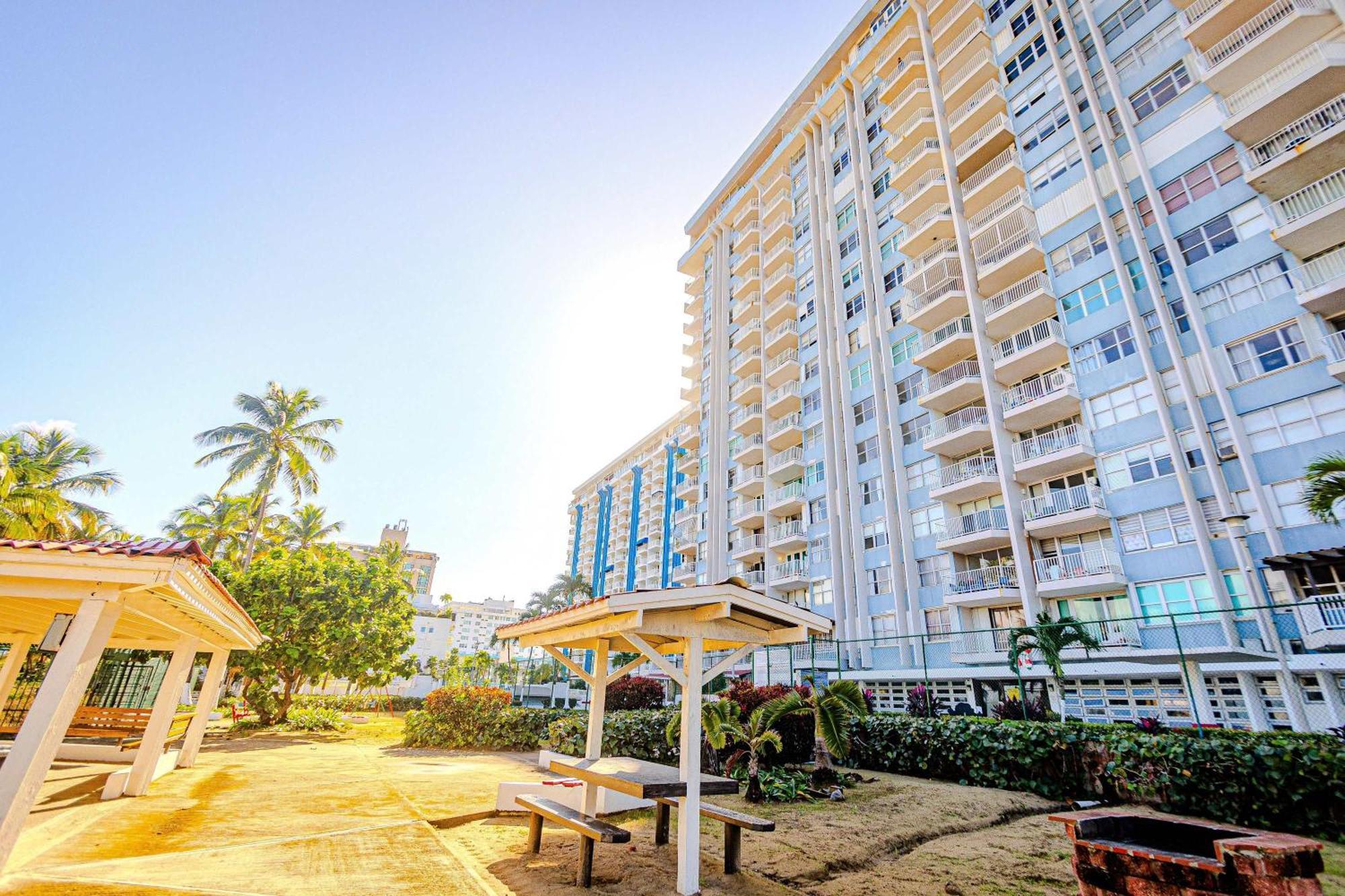Sunset Paradise Cozy Beachfront Escape - Isla Verde San Juan Dış mekan fotoğraf