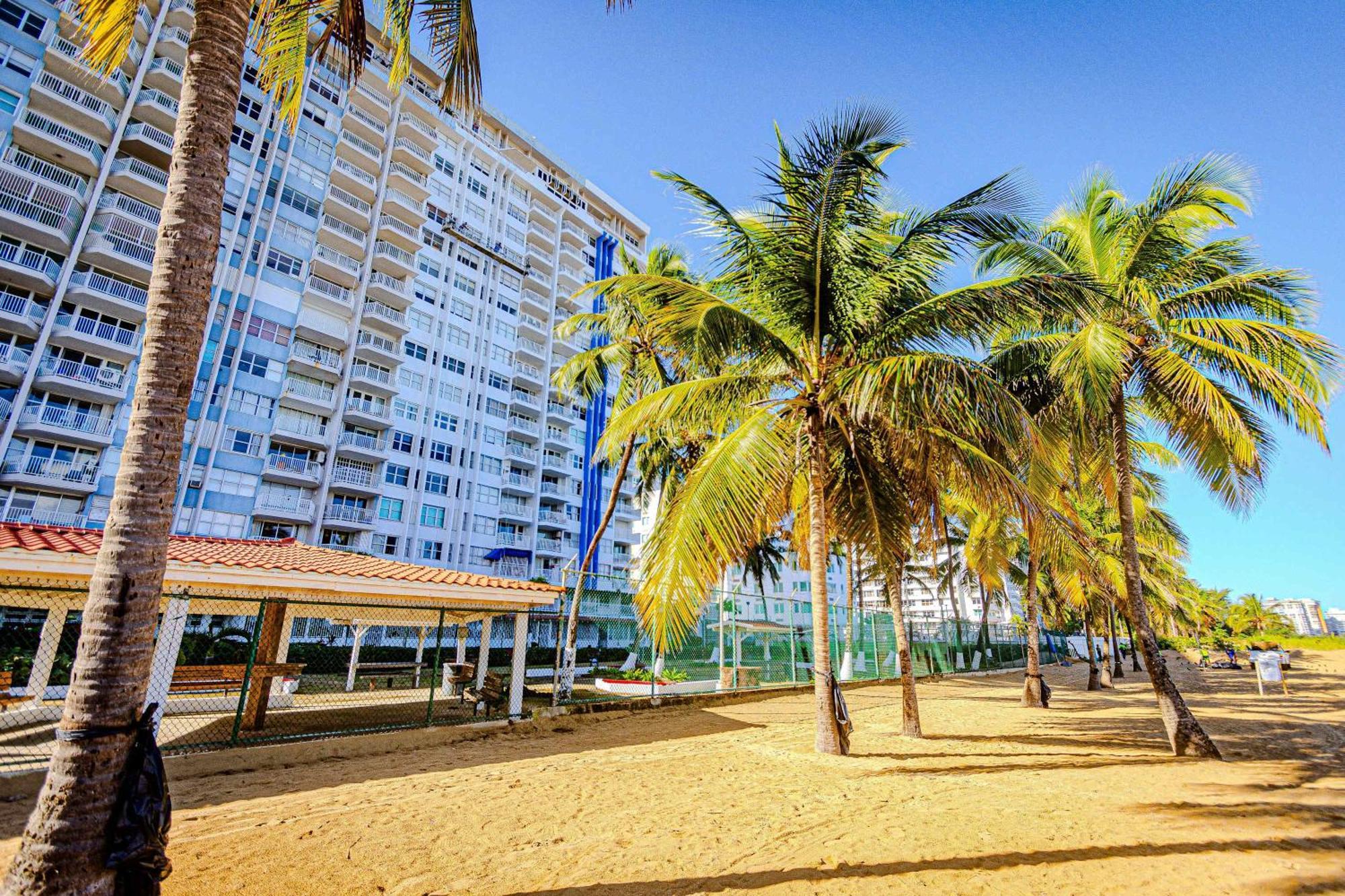 Sunset Paradise Cozy Beachfront Escape - Isla Verde San Juan Dış mekan fotoğraf