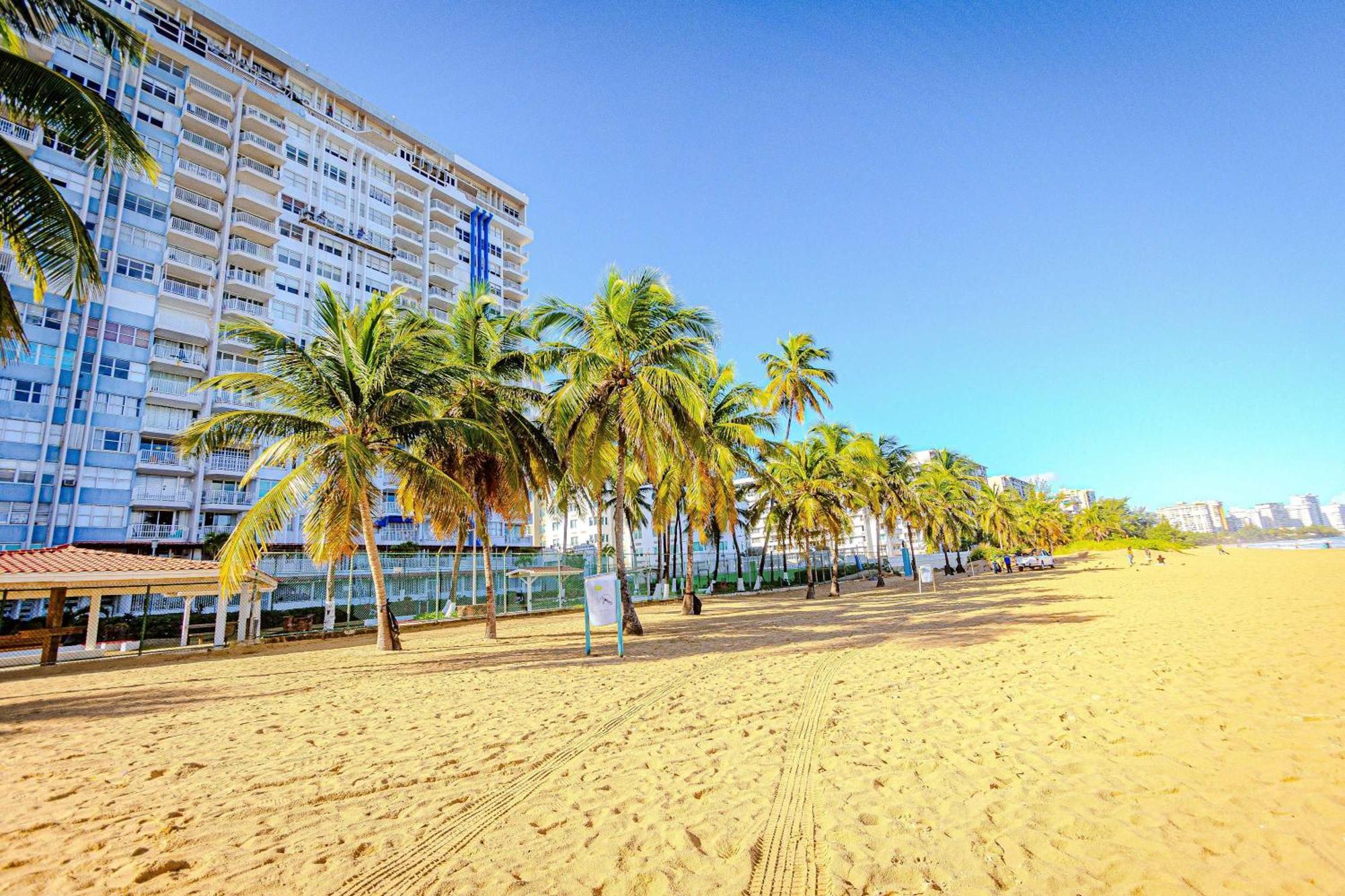 Sunset Paradise Cozy Beachfront Escape - Isla Verde San Juan Dış mekan fotoğraf