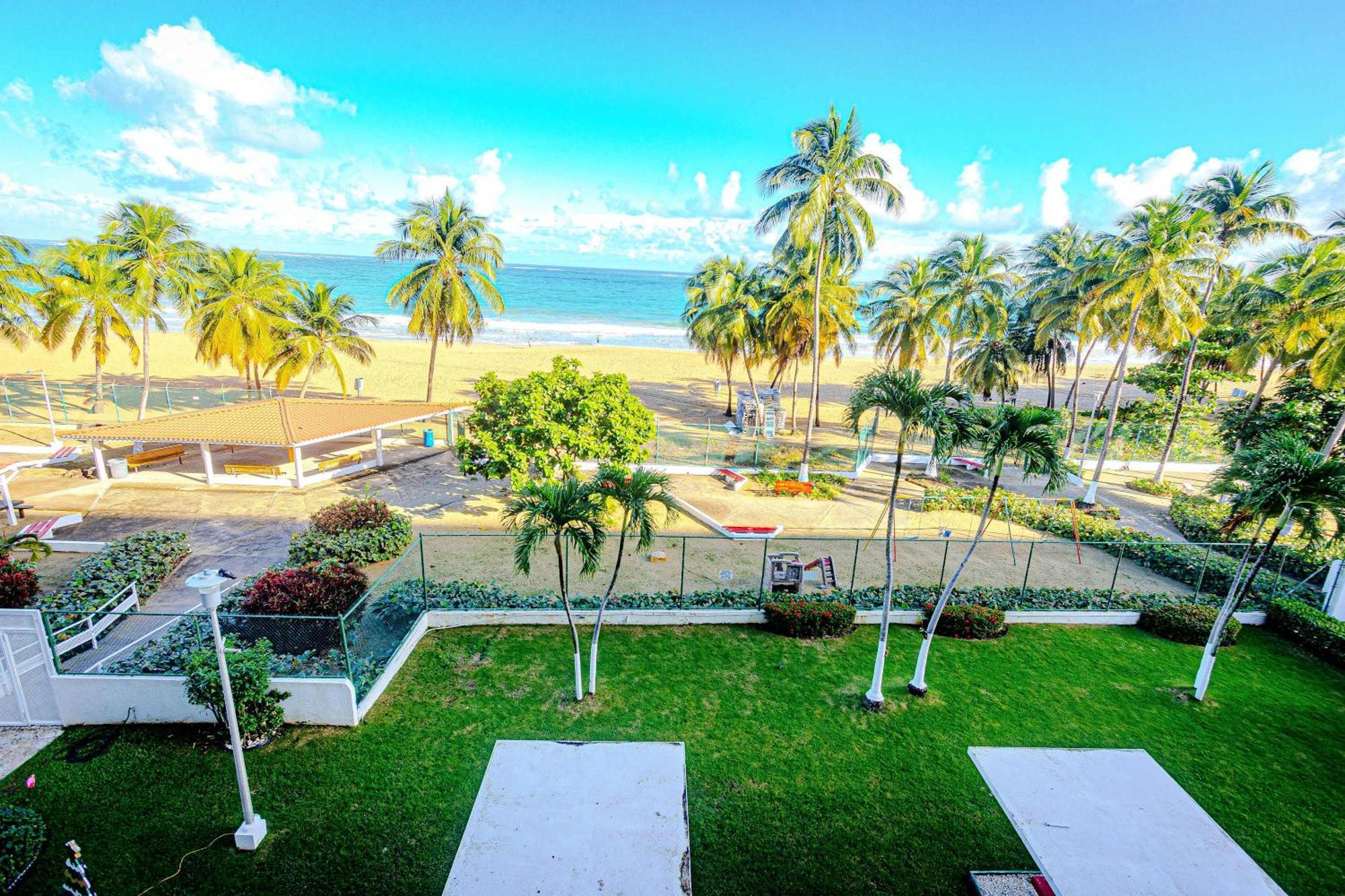 Sunset Paradise Cozy Beachfront Escape - Isla Verde San Juan Dış mekan fotoğraf