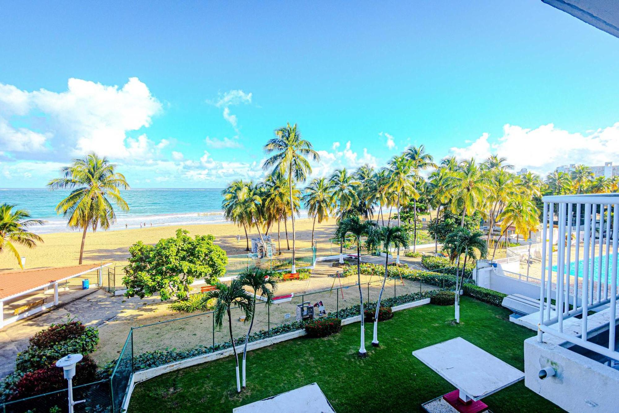 Sunset Paradise Cozy Beachfront Escape - Isla Verde San Juan Dış mekan fotoğraf
